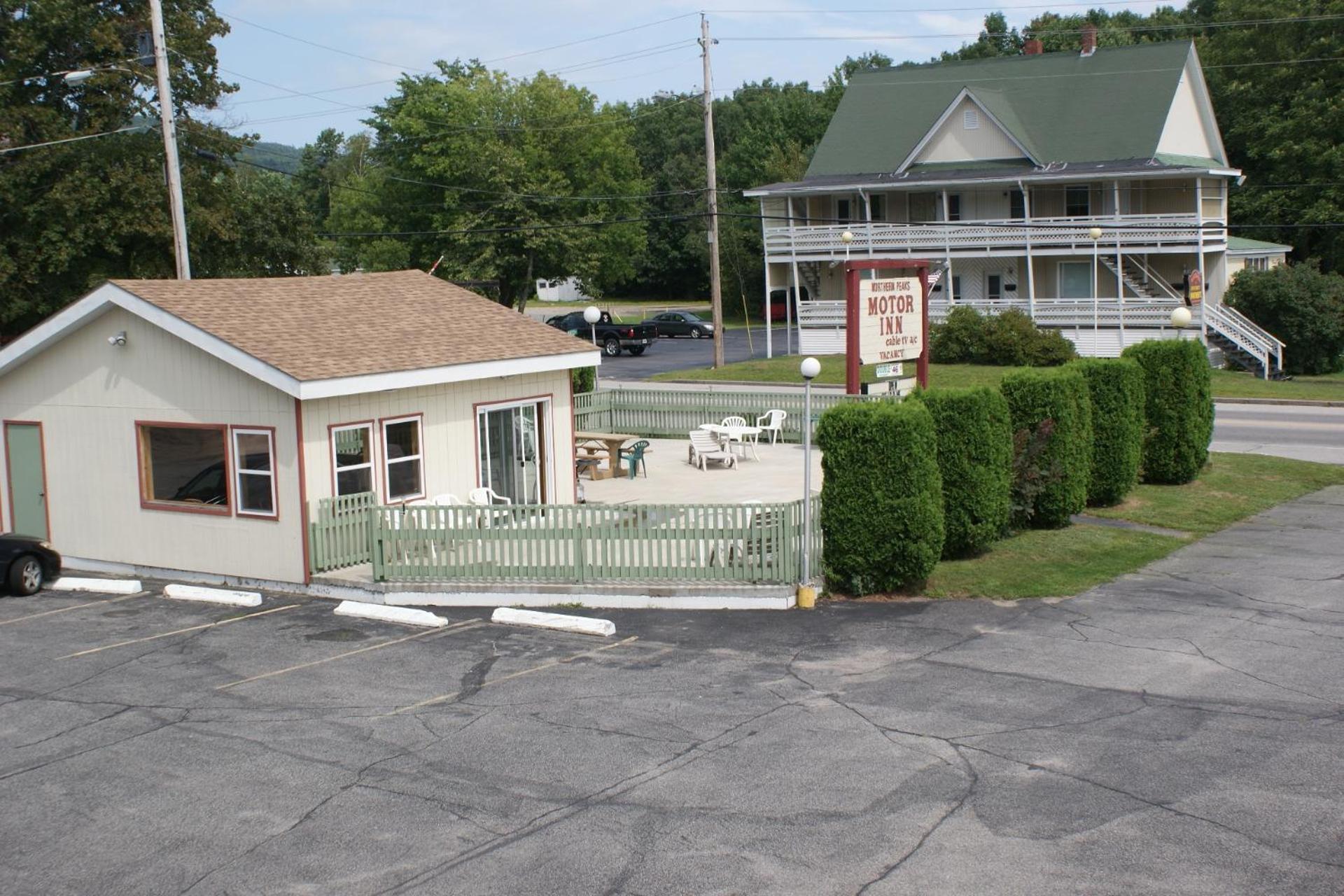 Northern Peaks Motor Inn Горем Экстерьер фото